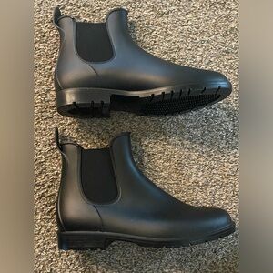 Women’s black size 9.5 ankle Rainboots